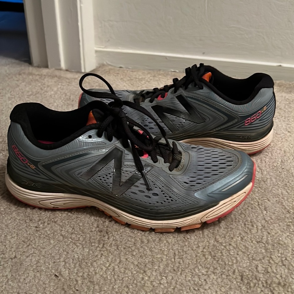New Balance 860 V8 womens 10.5